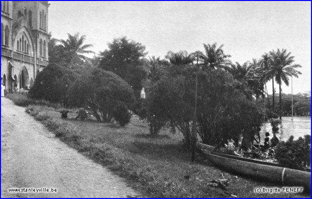 Le Congo en crue à Stanleyville