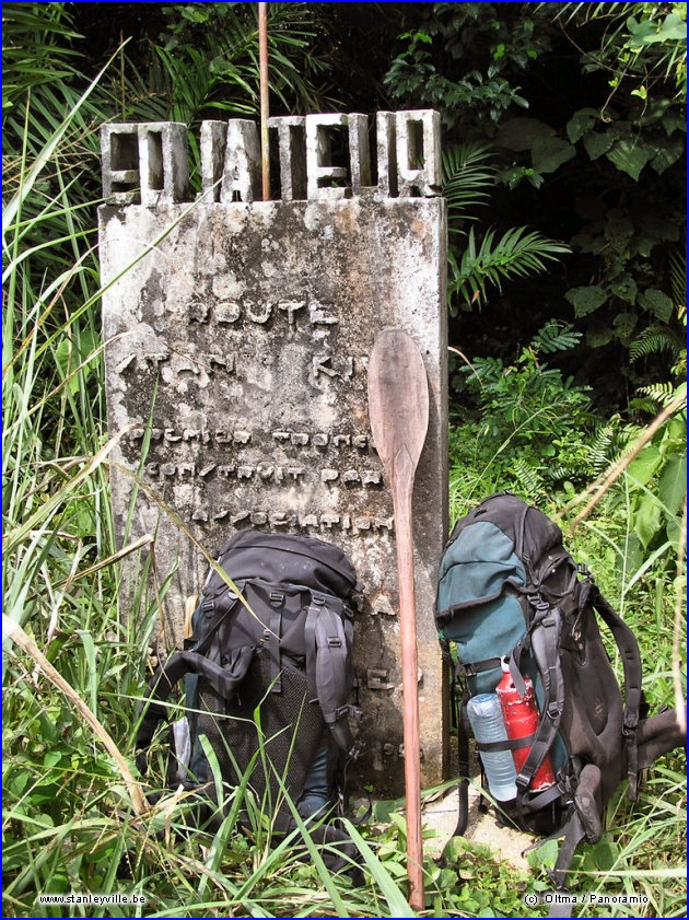 Monument sur l'équateur