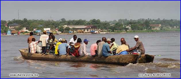 Pirogue sur le Congo