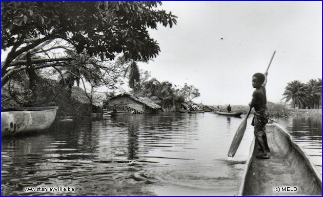 Inondation dans une cité ind!gène à Stanleyville