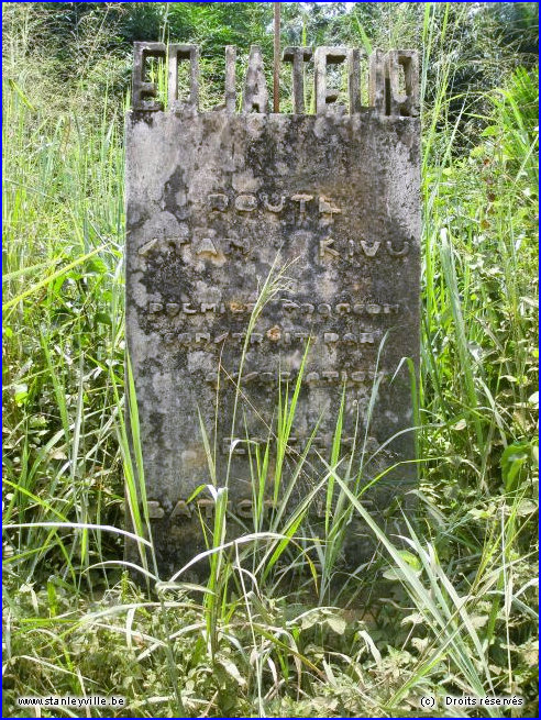 Monument sur la ligne de l'Equateur