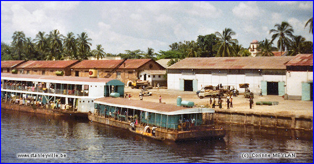 Colonel Tshatshi deux barges