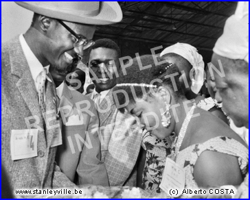 Lumumba à l'aéroport de Stanleyville