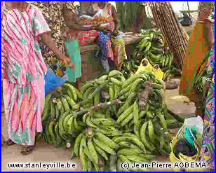 Marché au bananes au port de Kisangani