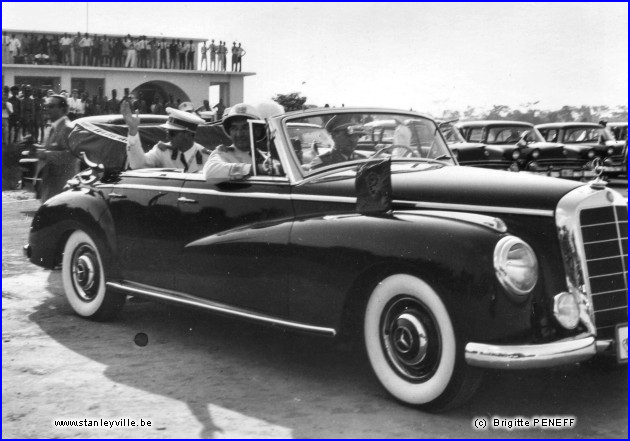 Le roi Baudouin en Mercédès à Stanleyville